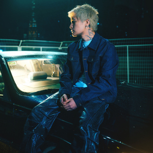 大王酸浆把女生干逼用黄瓜插她的逼
